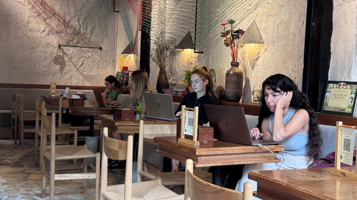 Кафе во Вьетнаме полностью забито диджитал номадами