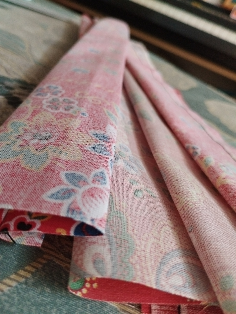 Прошила ткань