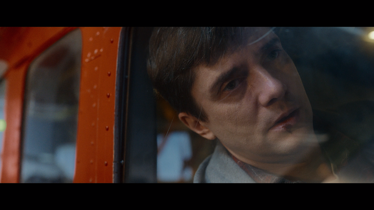 Кадр из фильма Особо опасный пассажир (2025)