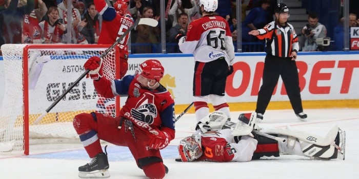 Фото с яндекс.картинки ("Локомотив" забивает "Авангарду")