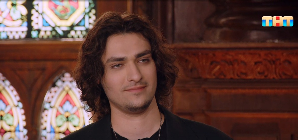 По словам ведущего, в Олега Шепса влюблена каждая вторая женщина страны, скрин из видео автора канала