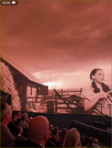 скрин с показа Sphere — арены в Лас-Вегасе с экраном-полусферой площадью 160 000 квадратных футов и разрешением 16 000 × 16 000 пикселей. 