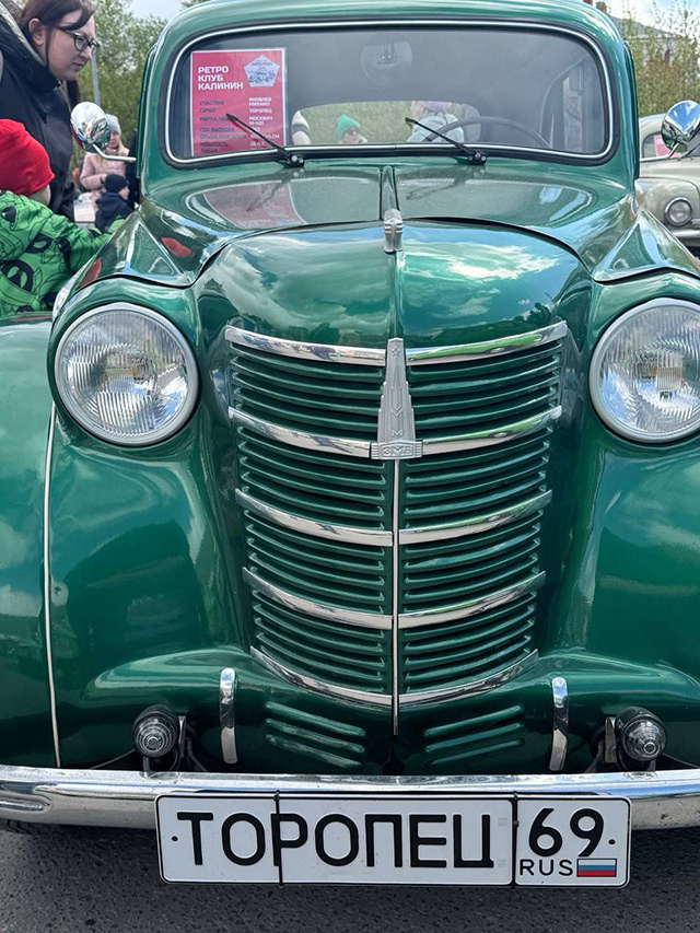 «Ретро Клуб Калинин» провел в Твери выставку автомобилей послевоенных лет