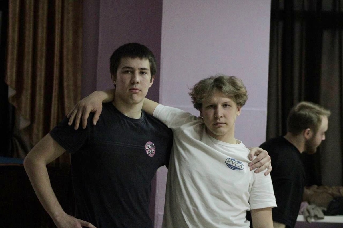 С братом Сашей. Саша тоже учится в УдгАу