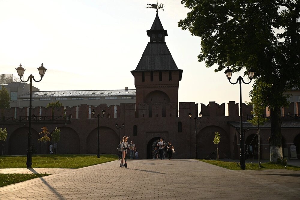    Посетители на территории Тульского Кремля. Фото: РИА Новости/ Григорий Сысоев