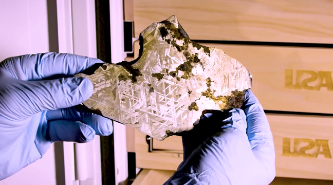 Какие знаки на обломках метеоритов увидели тайцы?