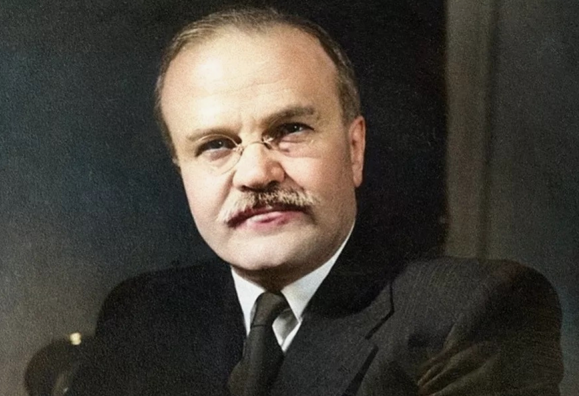 В.М.Молотов (1890-1986). Источник - https://cenub.az/966-seyid-camal-mam-huseyn-ve-mam-eli-sag-olsaydi-o-seyidlerin-boynunu-vurdurardi.html