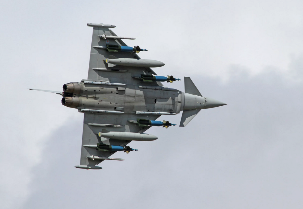 Еврофайтер Тайфун FGR4. Главная надежда ПВО Великобритании, согласно тестам на суперкомпьютере, смогла сбить только крылатые ракеты типа "Калибр" или Х-101. Но это не точно. Фото RAF