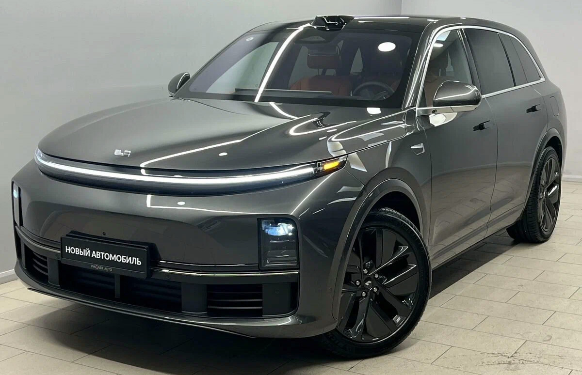 Это китайский электрический LiXiang L7 – самая популярная модель среди всех ввезенных в Россию по параллельному импорту за три первых месяца 2025 года – 1222 экз.