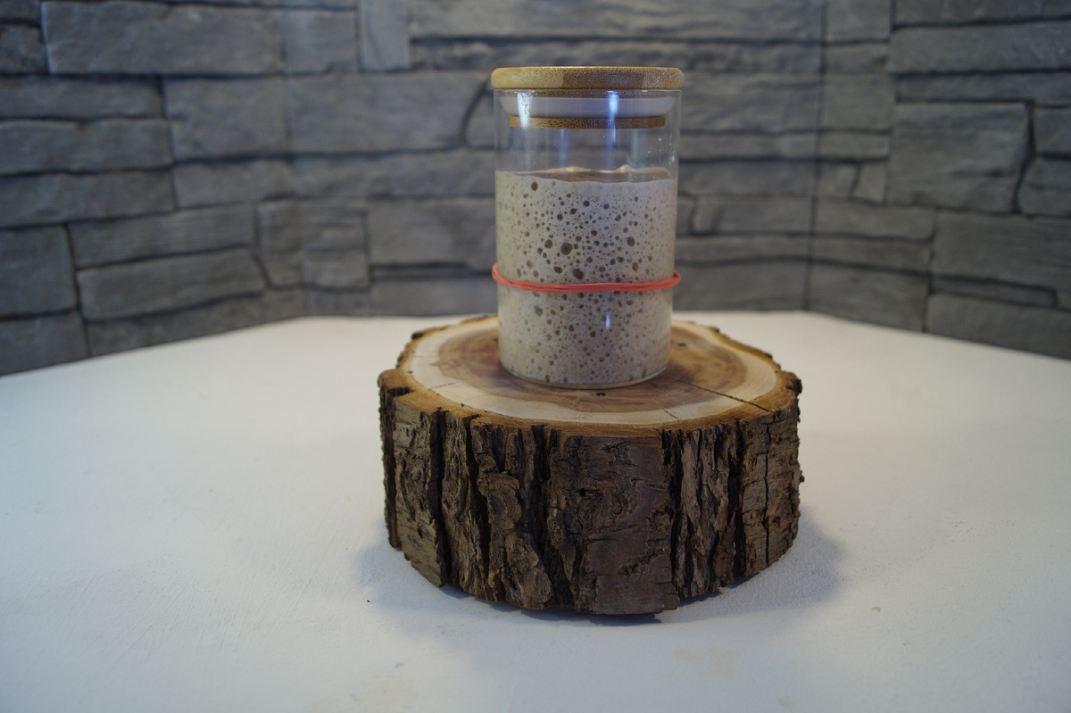 Пышная закваска, кторая готова для замеса и выпечки хлеба