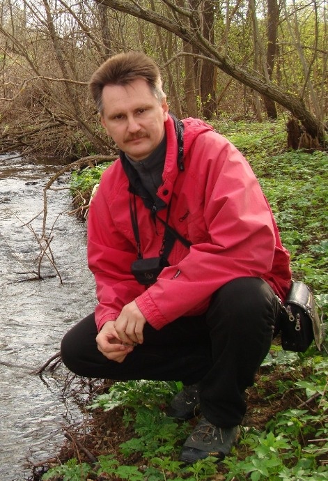Автор на речке Жеремёселке, которая протекает через Фатьяново, 30 апреля 2010 года. 