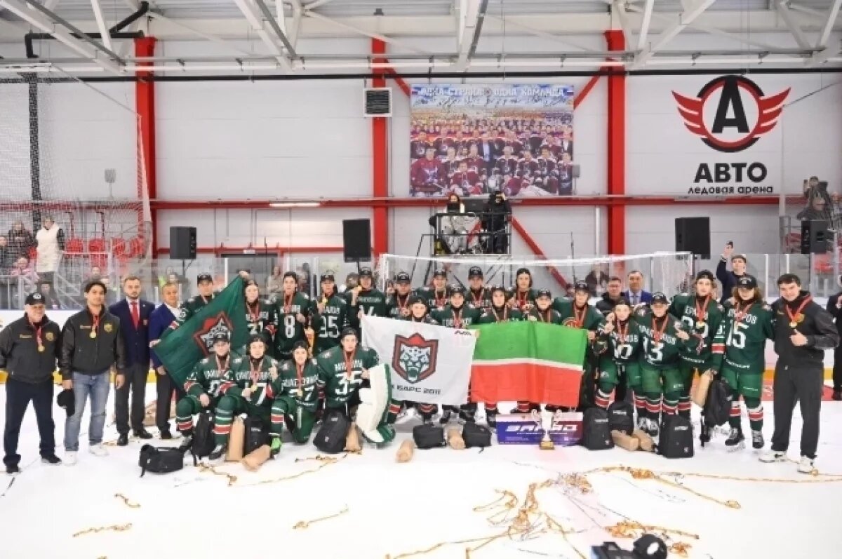    Юные уральские хоккеисты завоевали серебро на Всероссийских соревнованиях