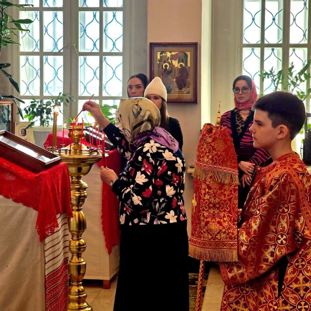    В Октябрьский район впервые доставили Благодатный огонь