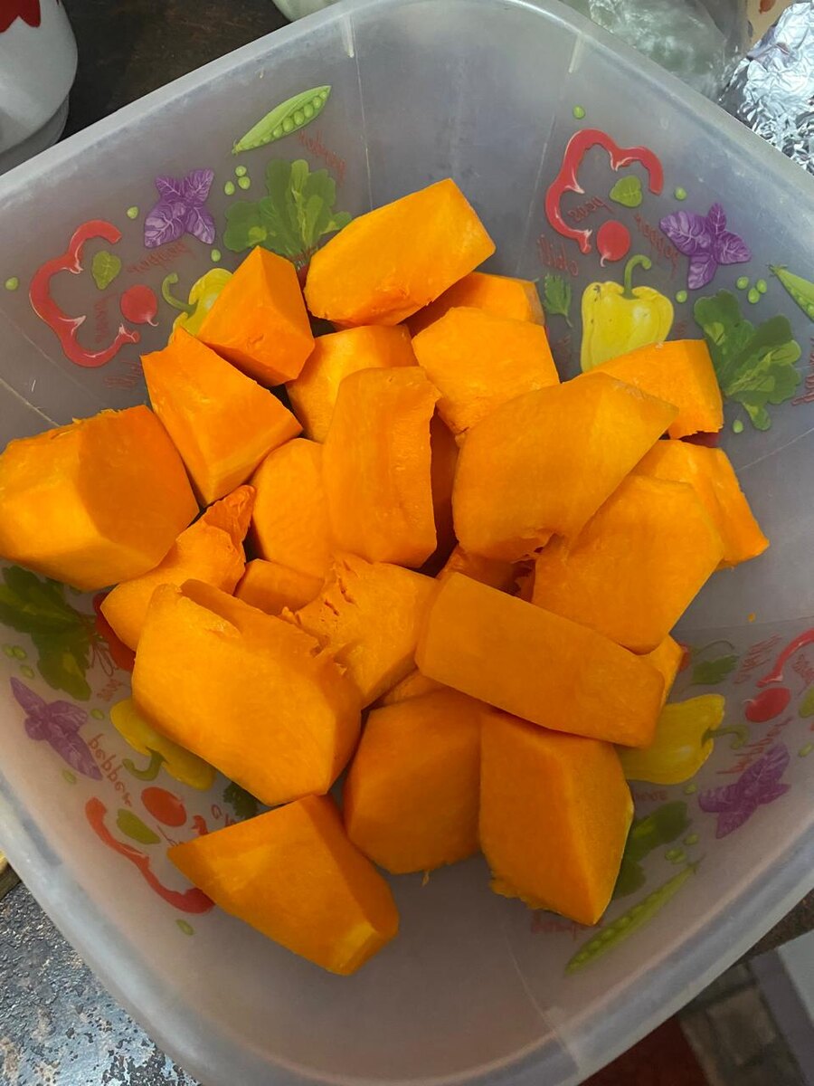 Нарезаем одинаковые кусочки.