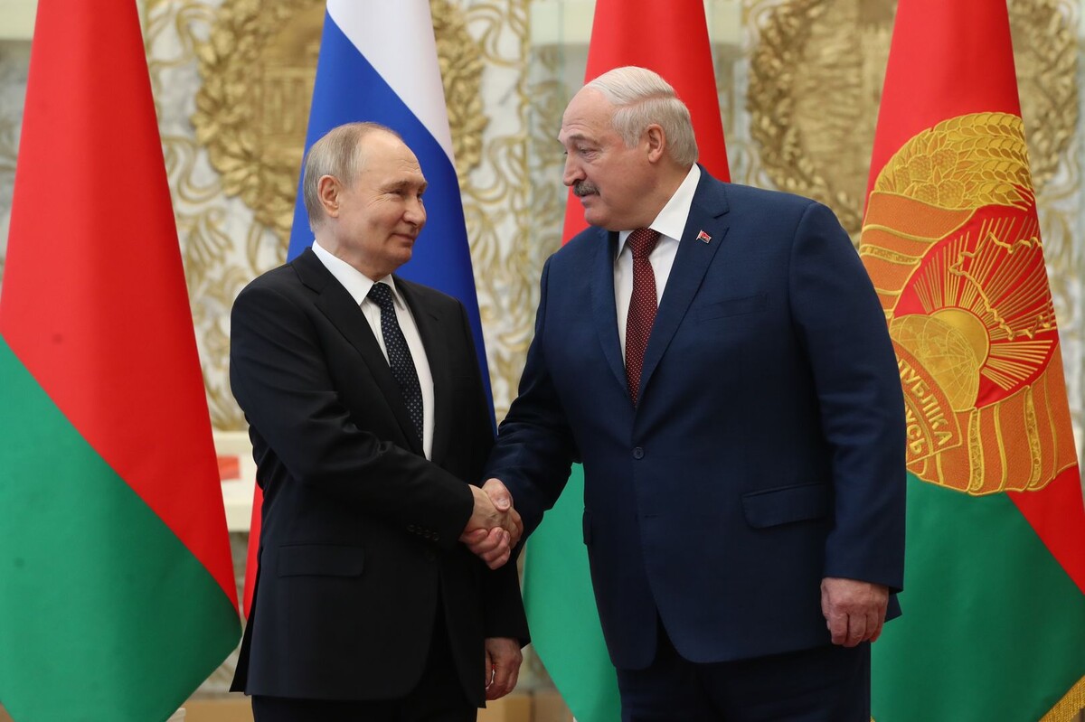    Президент РФ Владимир Путин и президент Белоруссии Александр Лукашенко / Источник: © ИЗВЕСТИЯ/Андрей Эрштрем