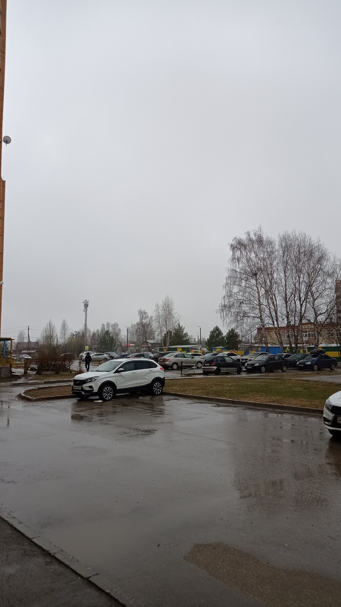 Такая погода была на Пасху. Сегодня примерно так же. В этот день Герману исполнилось год и восемь. Ну наконец-то, после двух лет точно полегчает))