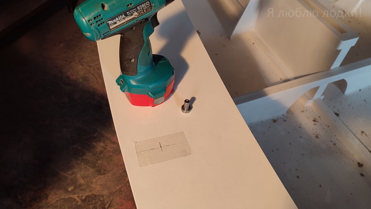 Разметка на малярном скотче. Сверление направляющего отверстия 2 мм через кондуктор (галерея)