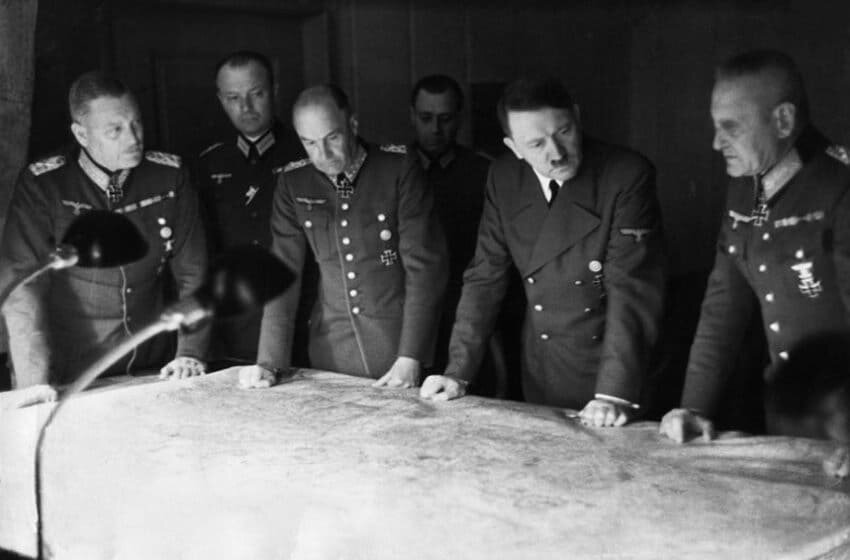 Адольф Гитлер и генералы