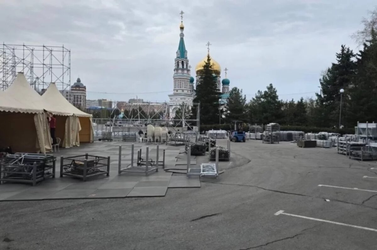   В Омске начали монтировать главную сцену празднования 80-летия Победы