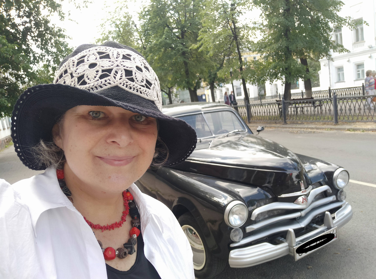 Портрет с машиной не совсем в тему, но прекрасен, правда? 