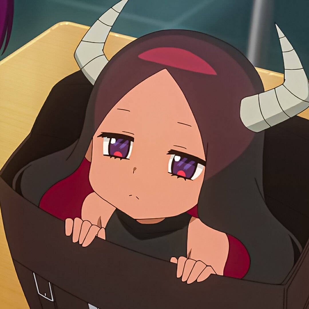 До сих пор без понятия кто эта малявка, но выражения лица и демонический образ конечно подкупают на пару смешков))