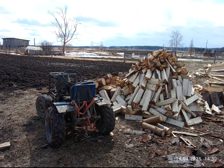 Накалол дров и зароботал.