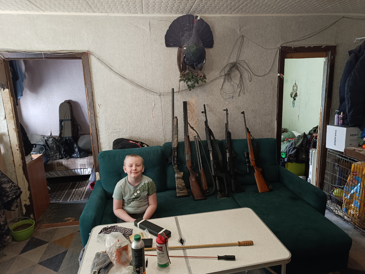 Арсенал готов к чистке. Помощник тоже готов и в предвкушении...