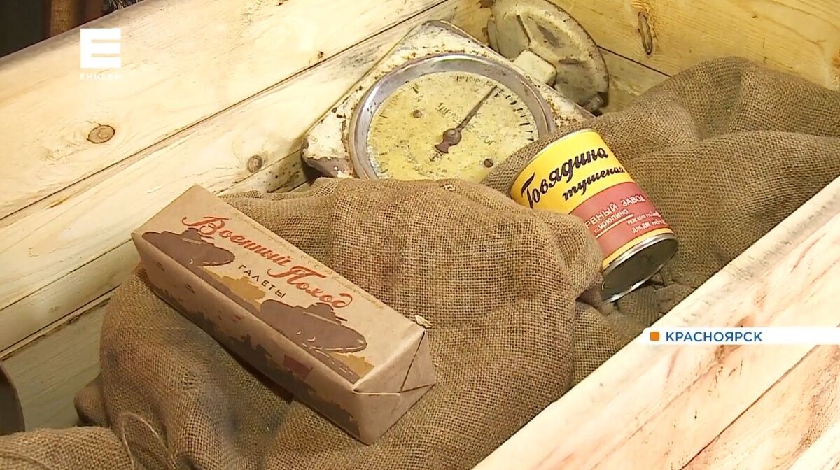     В парке за ДК имени 1 Мая в Красноярске развернулась выставка ко Дню Победы