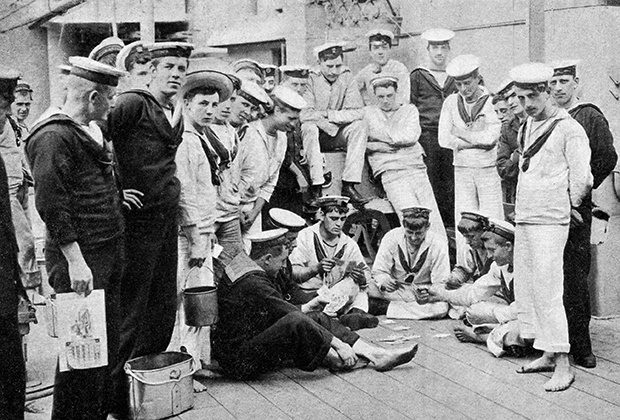 Команда британских моряков на палубе судна в начале ХХ века Фото: Arkivi / Getty Images