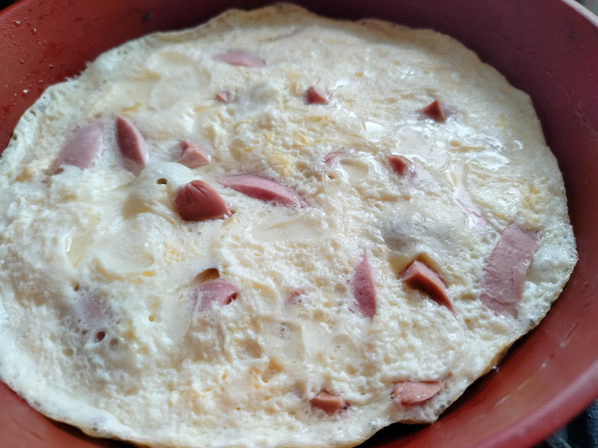 Омлет с сосисками. Завтрак 