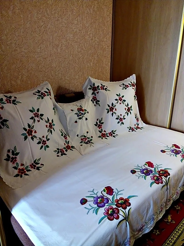 ПРИКАСАЯСЬ К МАМИНЫМ ВЫШИВКАМ ДО СИХ ПОР ЧУВСТВУЮ, КАК БЬЁТСЯ ЕЁ МАТЕРИНСКОЕ СЕРДЦЕ♥️