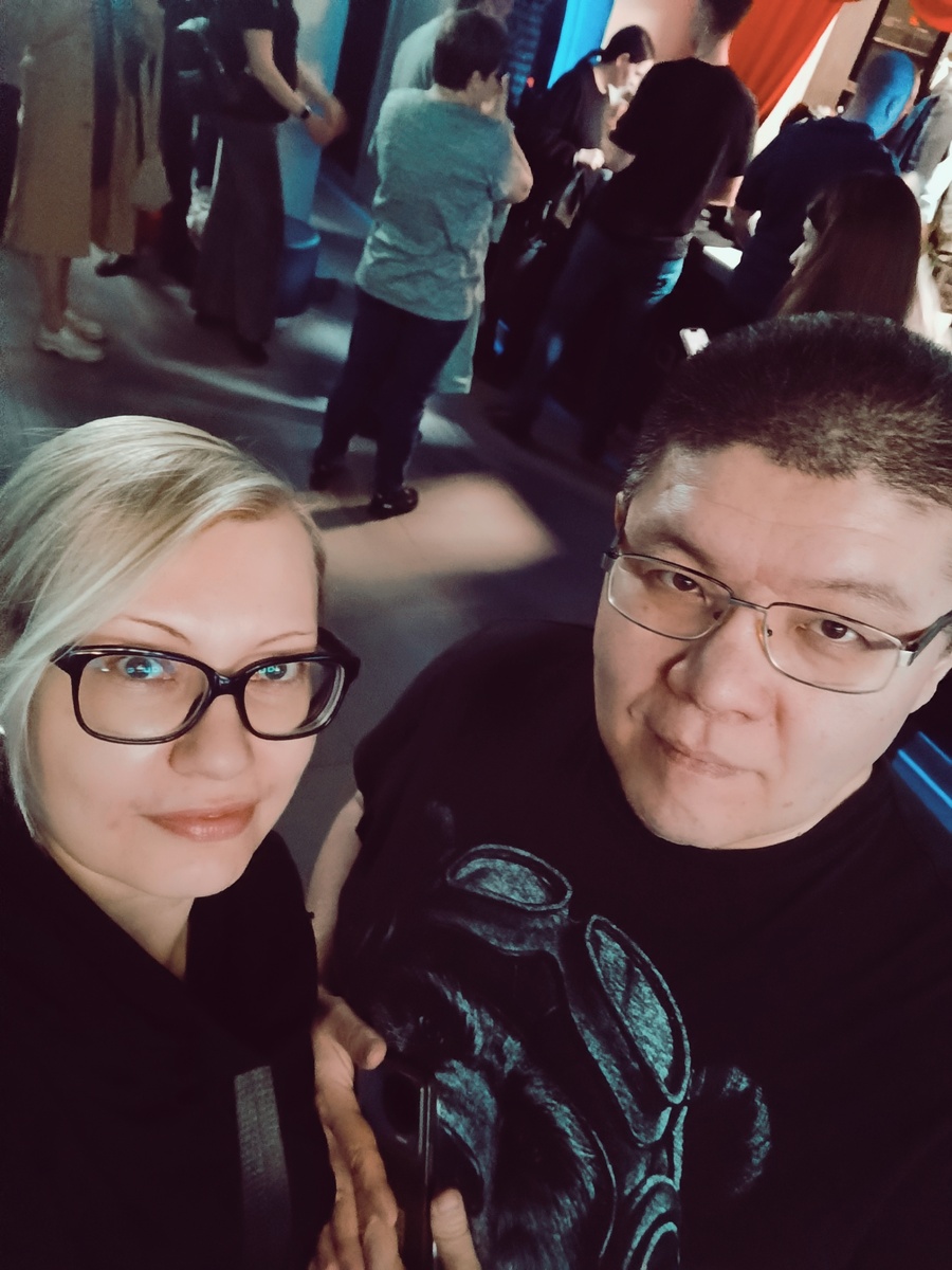 Мы с мужем в клубе. 