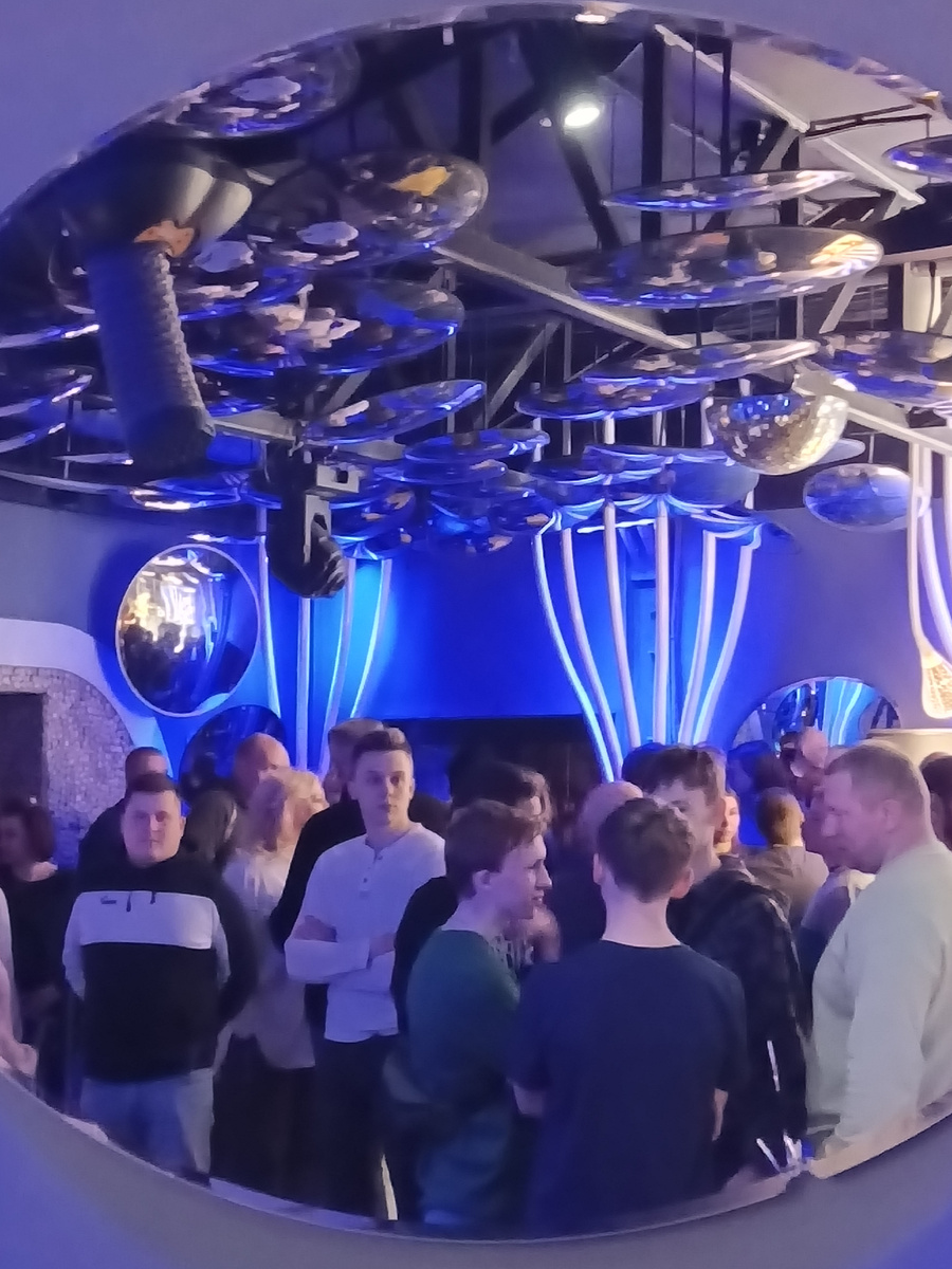 Клуб внутри