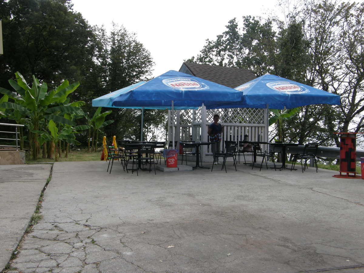 кафе на серпантине