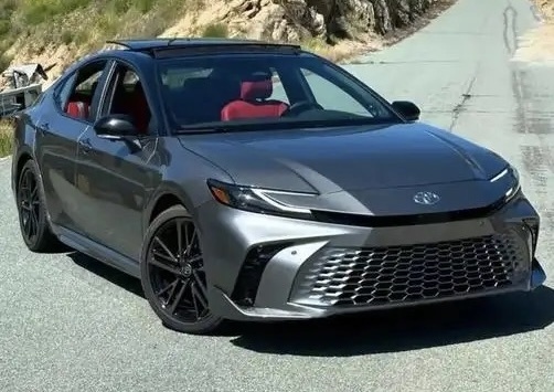 Тойота Камри 2025 