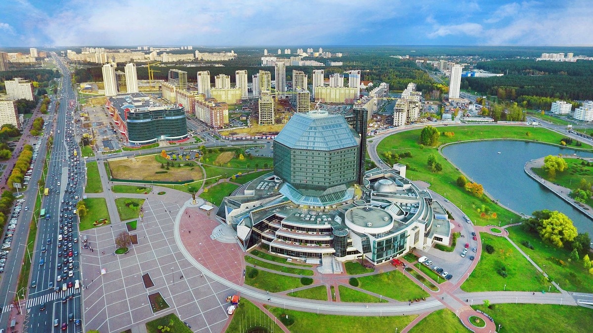 Минск. Нацыянальная бібліятэка Беларусі.