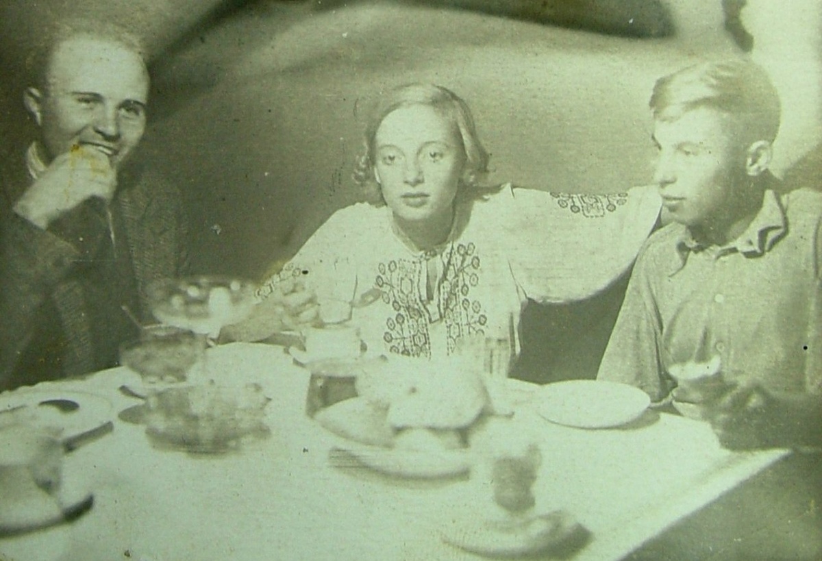 Алексей Ксенофонтов, жена Анатолия Ксенофонтова, Анатолий Ксенофонтом. Довоенное фото.