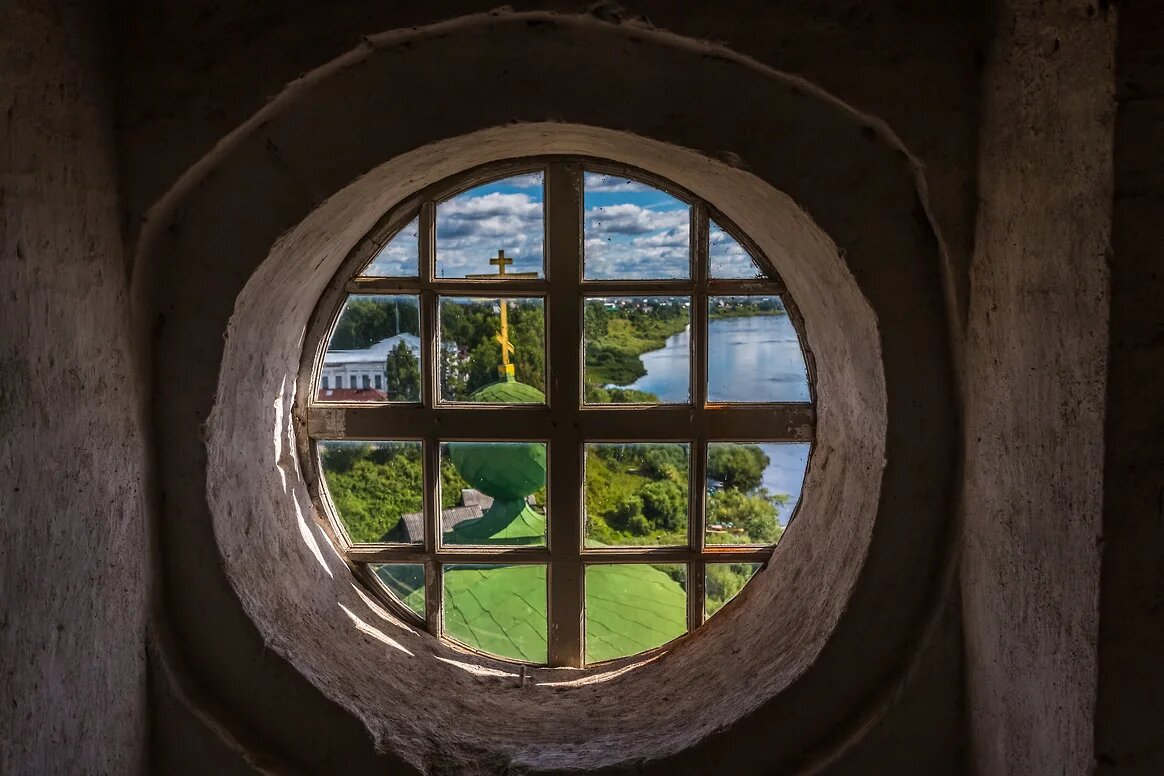 Арочное окно церкви Успения Пресвятой Богородицы в Тотьме, 1800. Фото: Shutterstock Premier / Fotodom