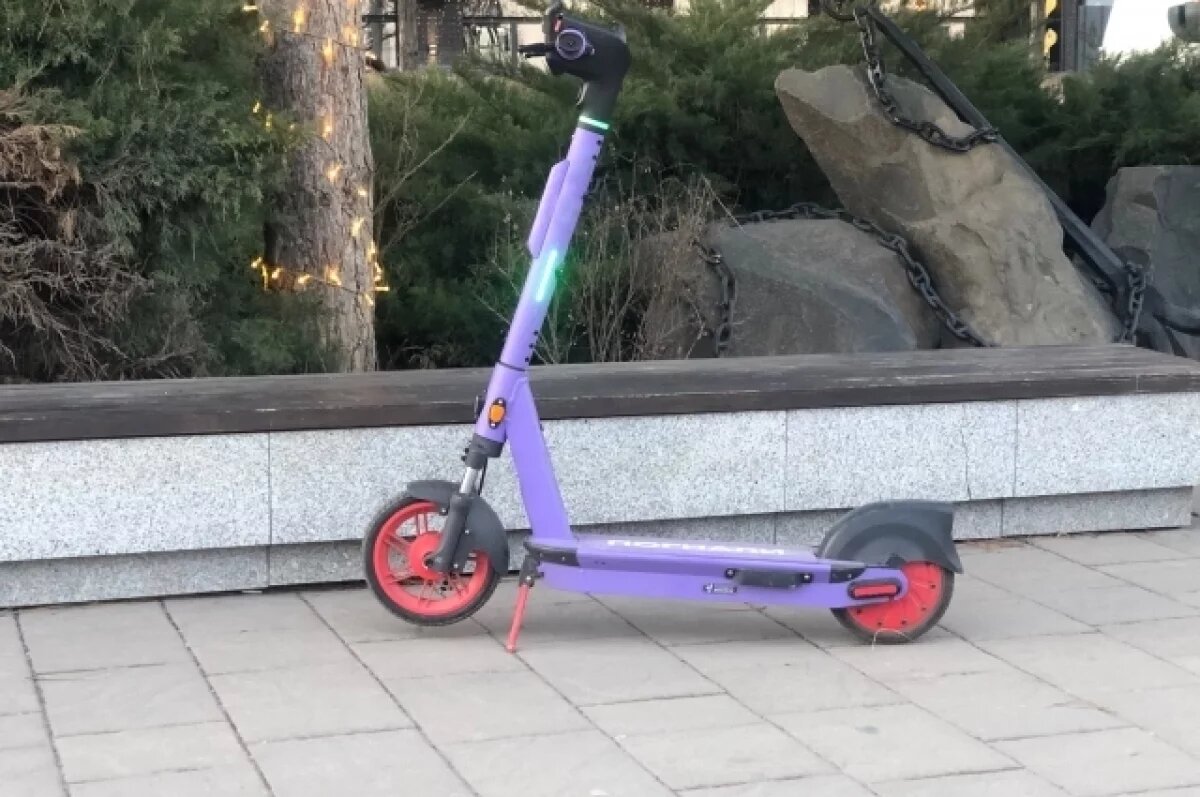    В донской столице машина сбила двух школьников на электросамокате