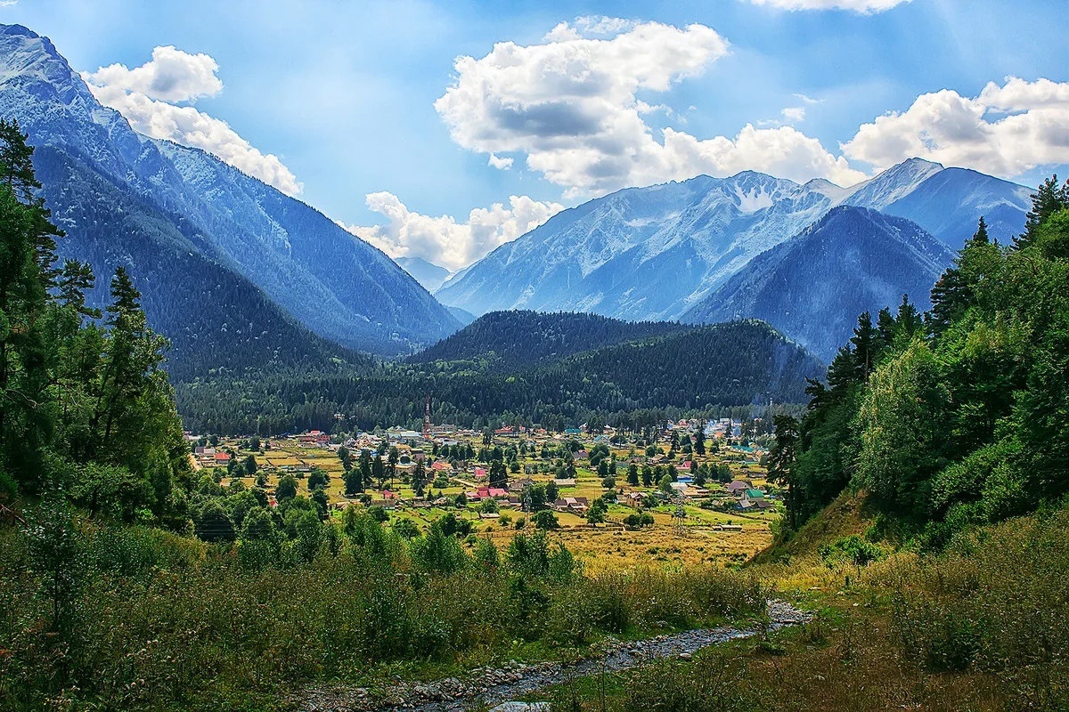 Мой любимый Архыз, так как некоторое время жил в Ставрополе, часто ездил в Архыз (4-5 часов и ты на другой планете!)