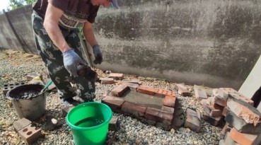 Строю мангал из кирпича.