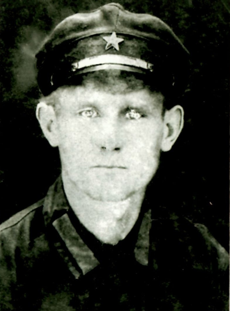 Лейтенант Яковлев Григорий Иванович. Оригинал фотографии. Семейный архив.