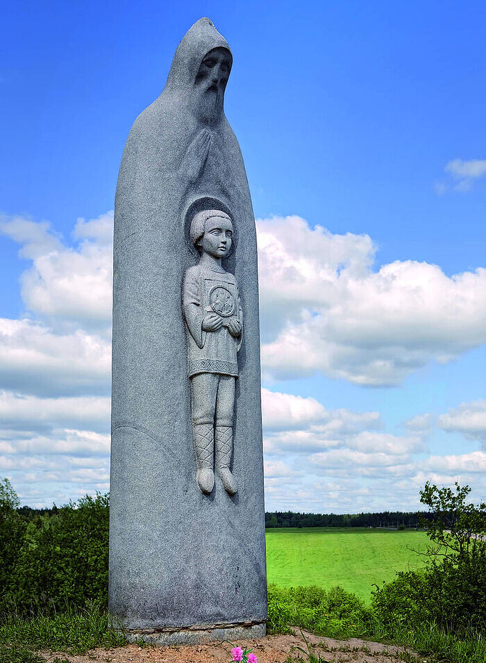 Памятник св. Сергию Радонежскому в Радонеже. Встреча мальчика со Старцем. Мы стоим на плечах гигантов...