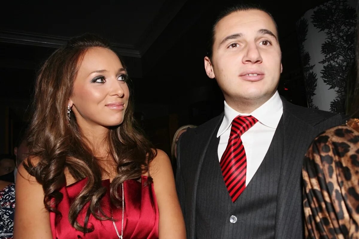    Эстрадная певица Алсу с супругом Яном Абрамовым, 2007 год.