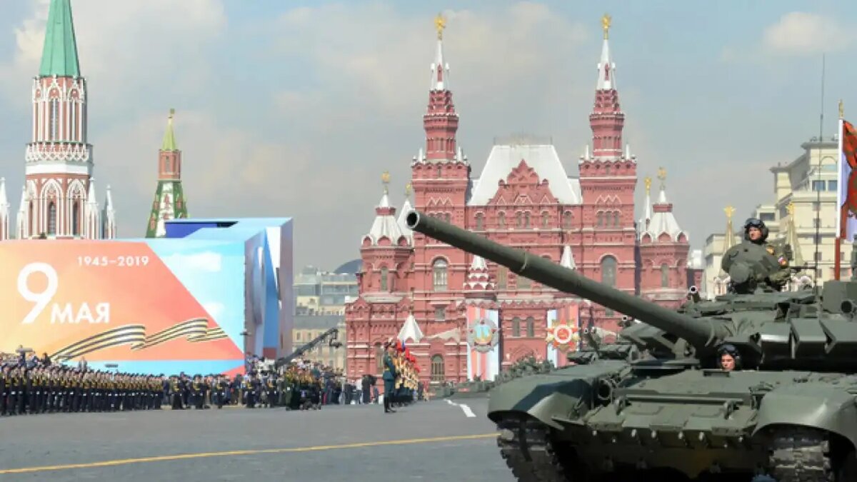    Парад Победы в Москве