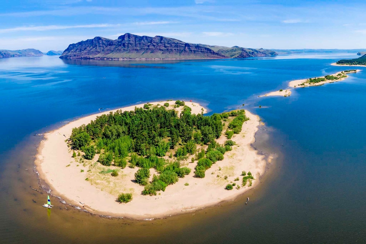 Красноярское море летом выглядит так. 