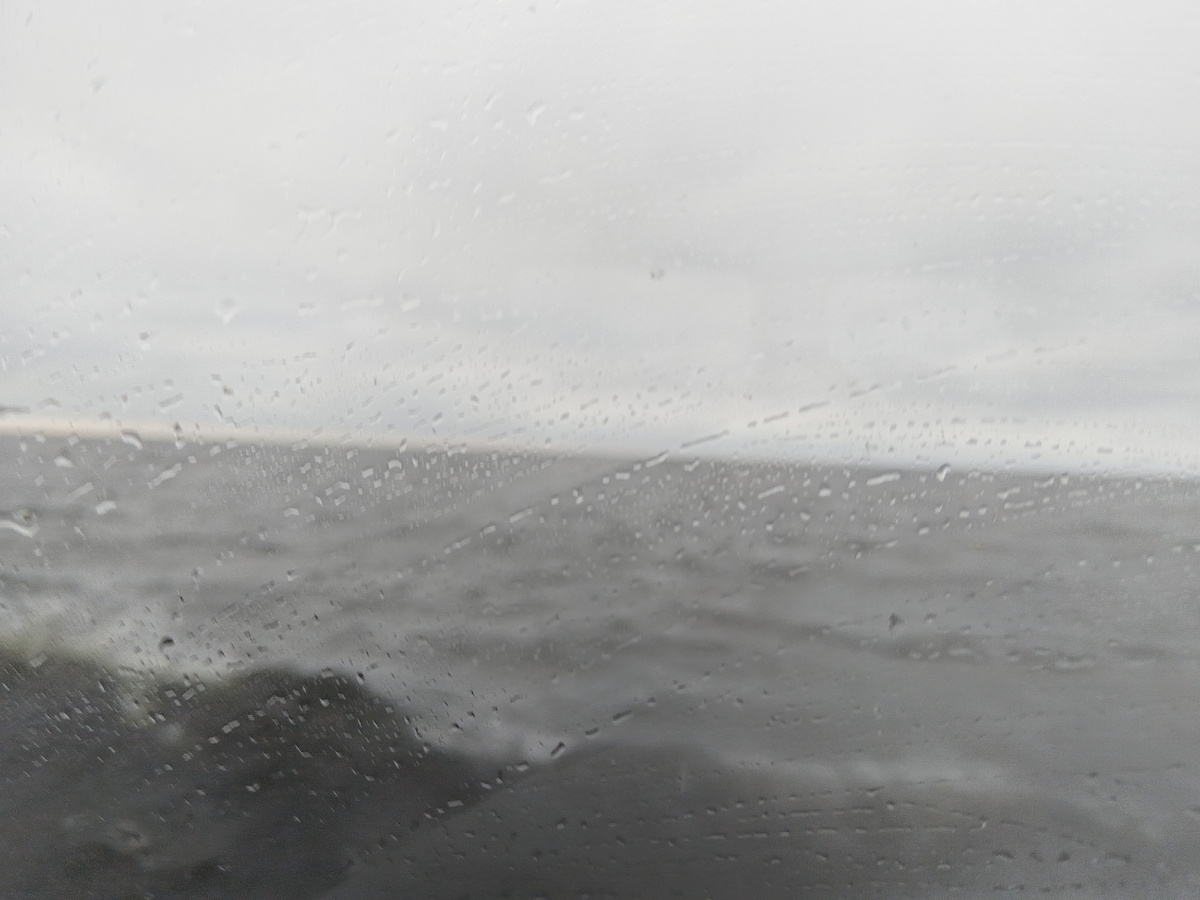 Из окна катера