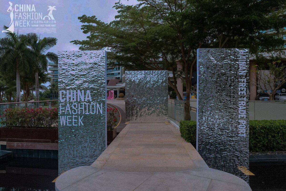 Роскошный подиум China Fashion Week 2025