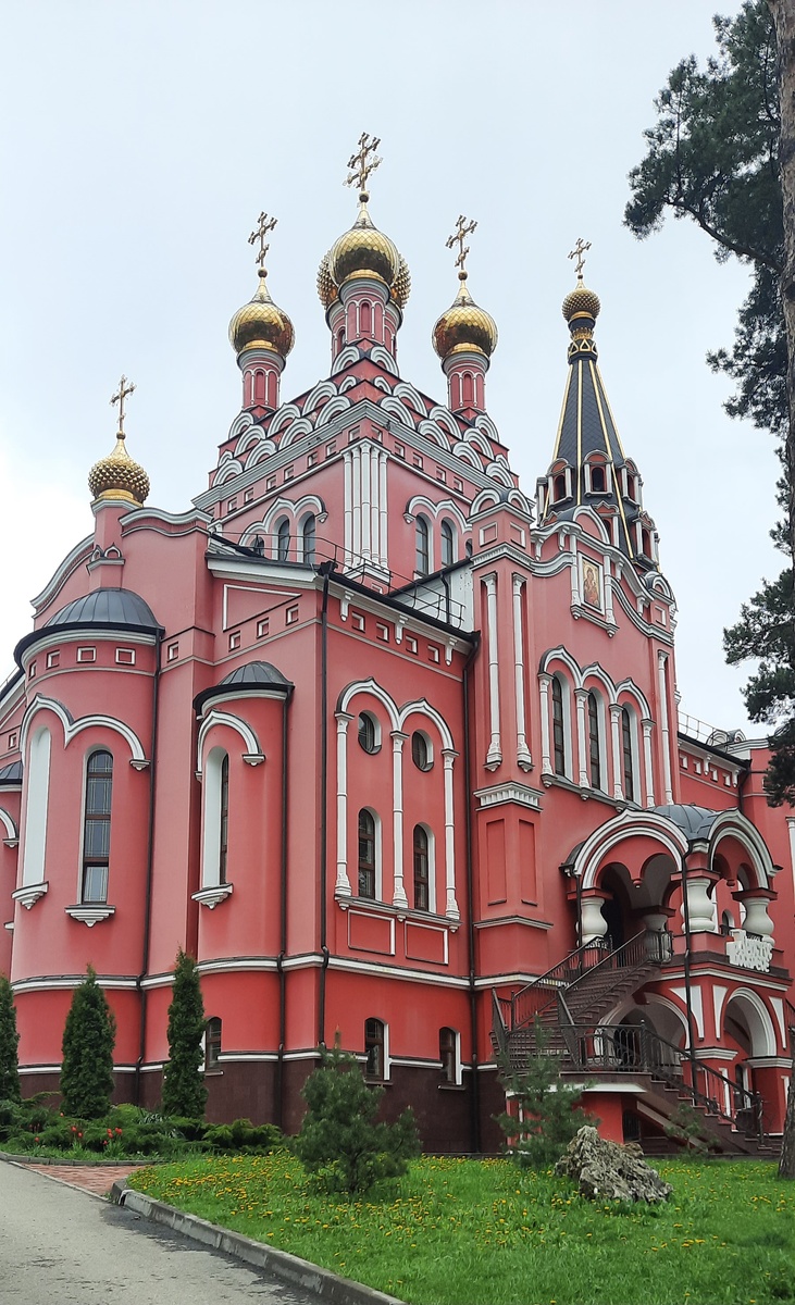 Церковь Пантелеймона Целителя,  город Кисловодск,  фото моё. 