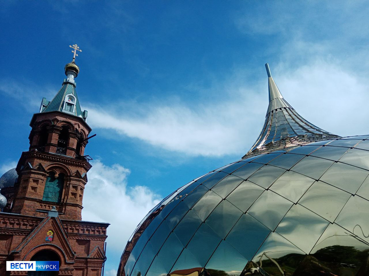    Новый купол и центральный крест храма святого Михаила освятили в Фатежском районе Курской области